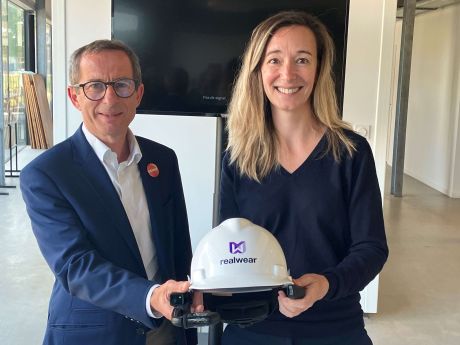 Apizee et Artefacto sortent la visio-assistance par lunettes connectées avec expert à distance